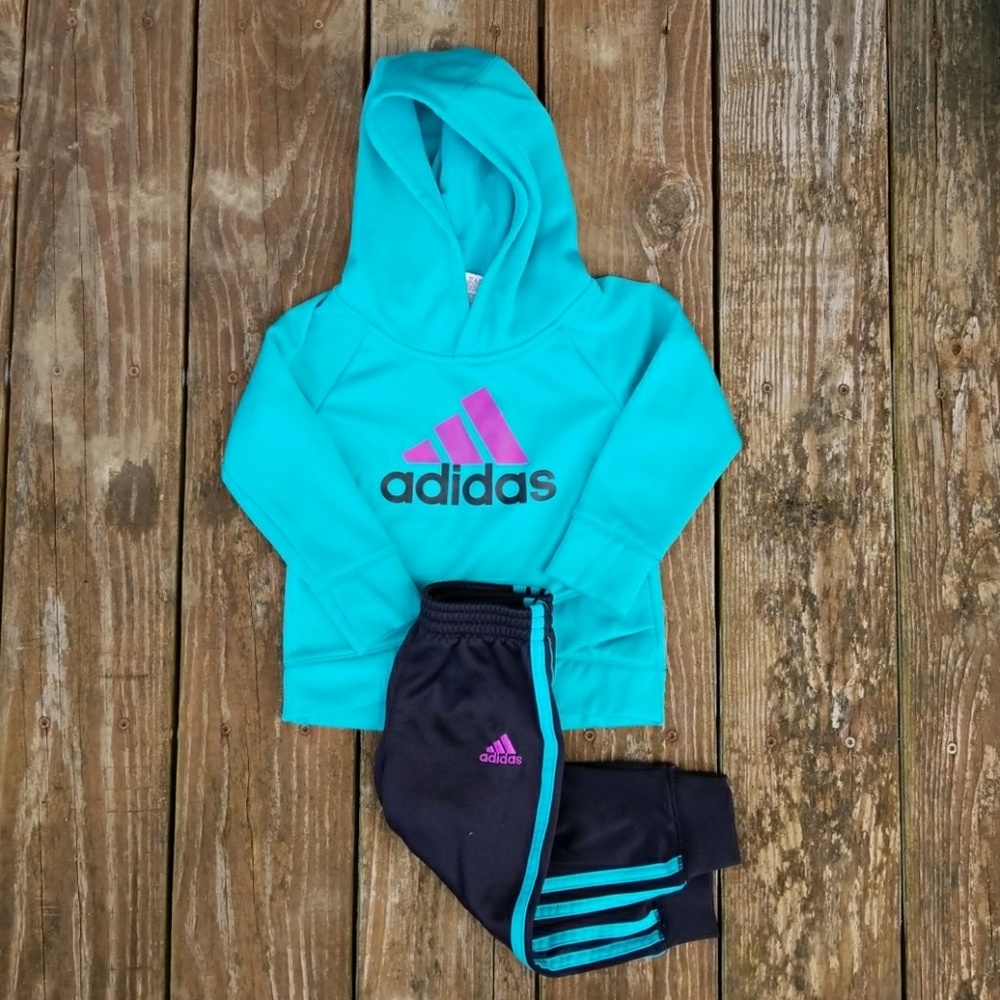 2t Adidas outfit